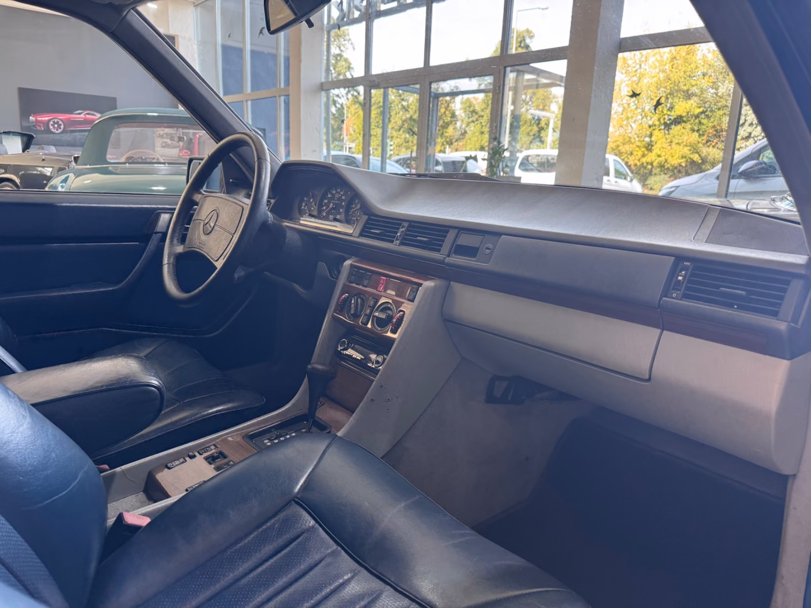 MERCEDES-BENZ E 230 132 ch BVA W124 - CLIM - CHAUFFAGE STATIONNAIRE - CUIR - ATTELAGE - 244600 km