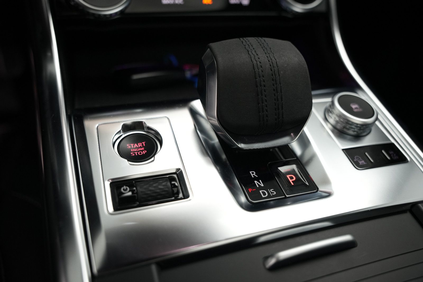 Fahrzeugabbildung Jaguar XF Sportbrake R-Dynamic SE AWD/PANO/KAM/MERIDIAN