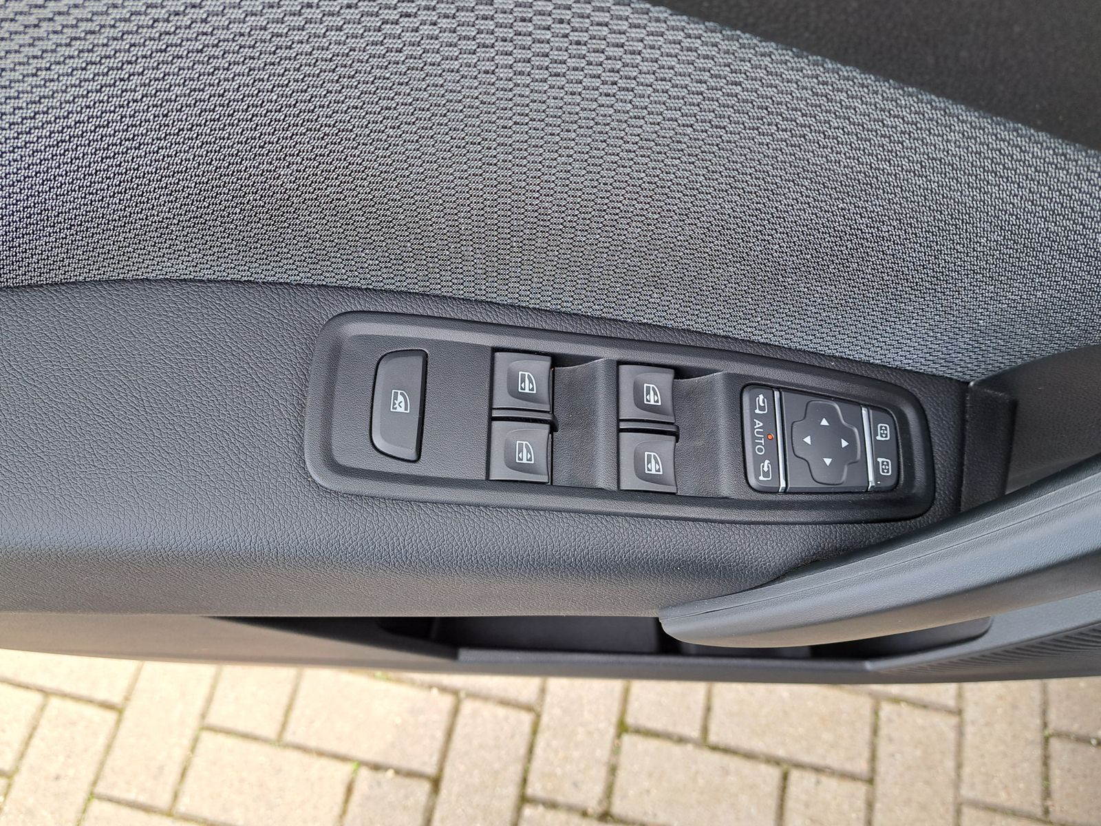 Fahrzeugabbildung Renault Kangoo Techno TCe130 AUTOMATIK AHK ACC NAVI LED