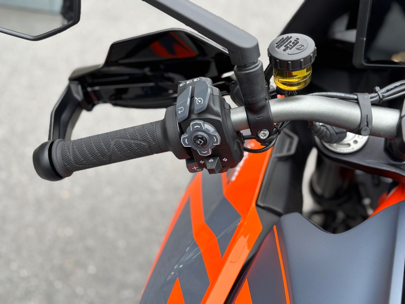 Fahrzeugabbildung KTM 1290 Super Duke GT 0% Finanzierung, 4 J. Garanti