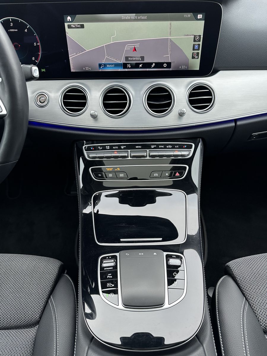 Fahrzeugabbildung Mercedes-Benz E 220d T Avantgarde NAV+LED+AHK+PANO+WIDESCREEN