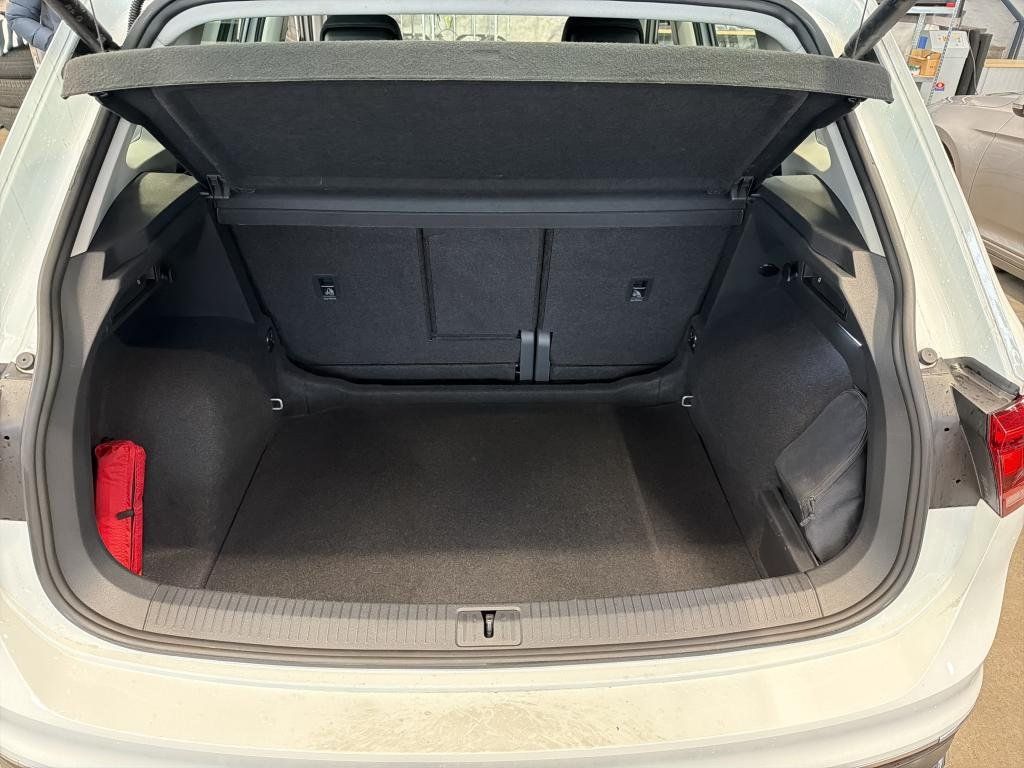 Fahrzeugabbildung Volkswagen Tiguan Elegance TSI DSG *LED*PDC*Sitzhzg*ACC*APP