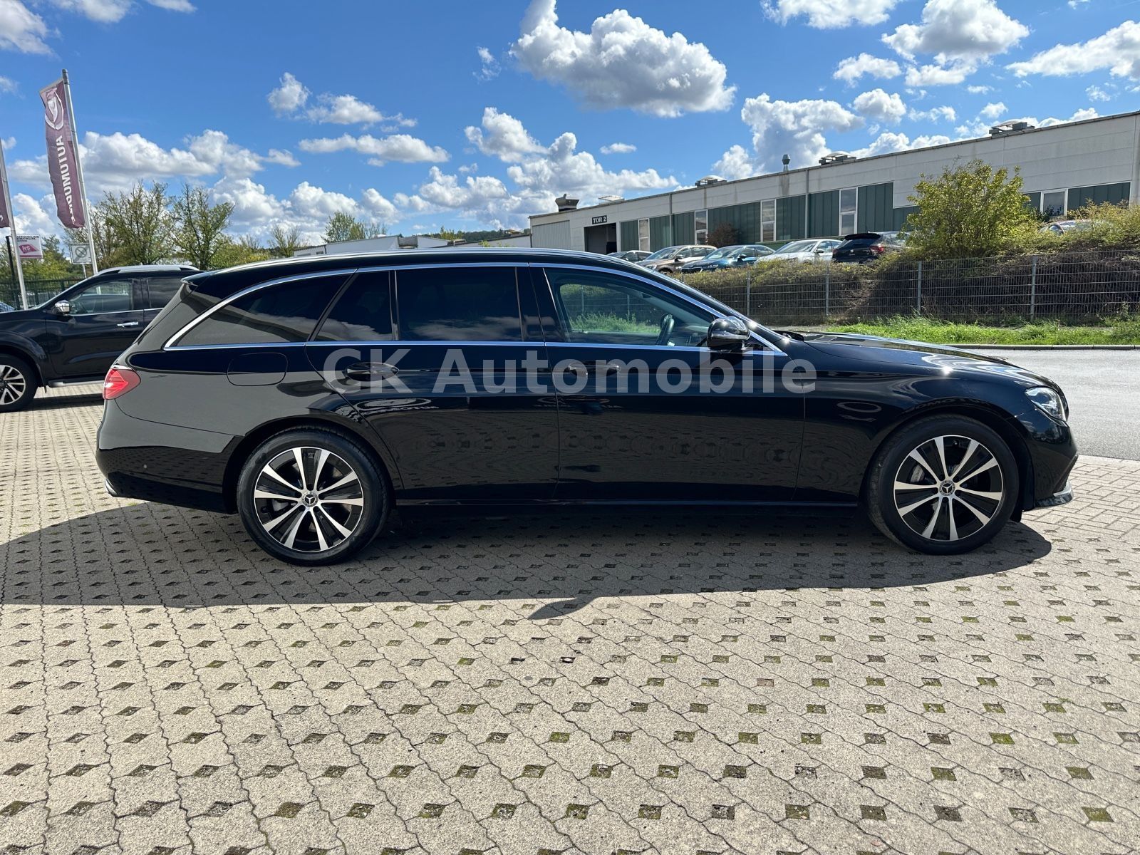 Fahrzeugabbildung Mercedes-Benz E 300de T-Modell Avantgarde/Widescreen/LED/AHK