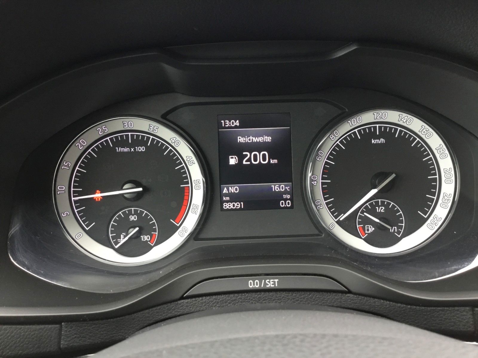 Fahrzeugabbildung SKODA Karoq 2.0 TDI Style 4x4+LED+AHK+18"+Navi