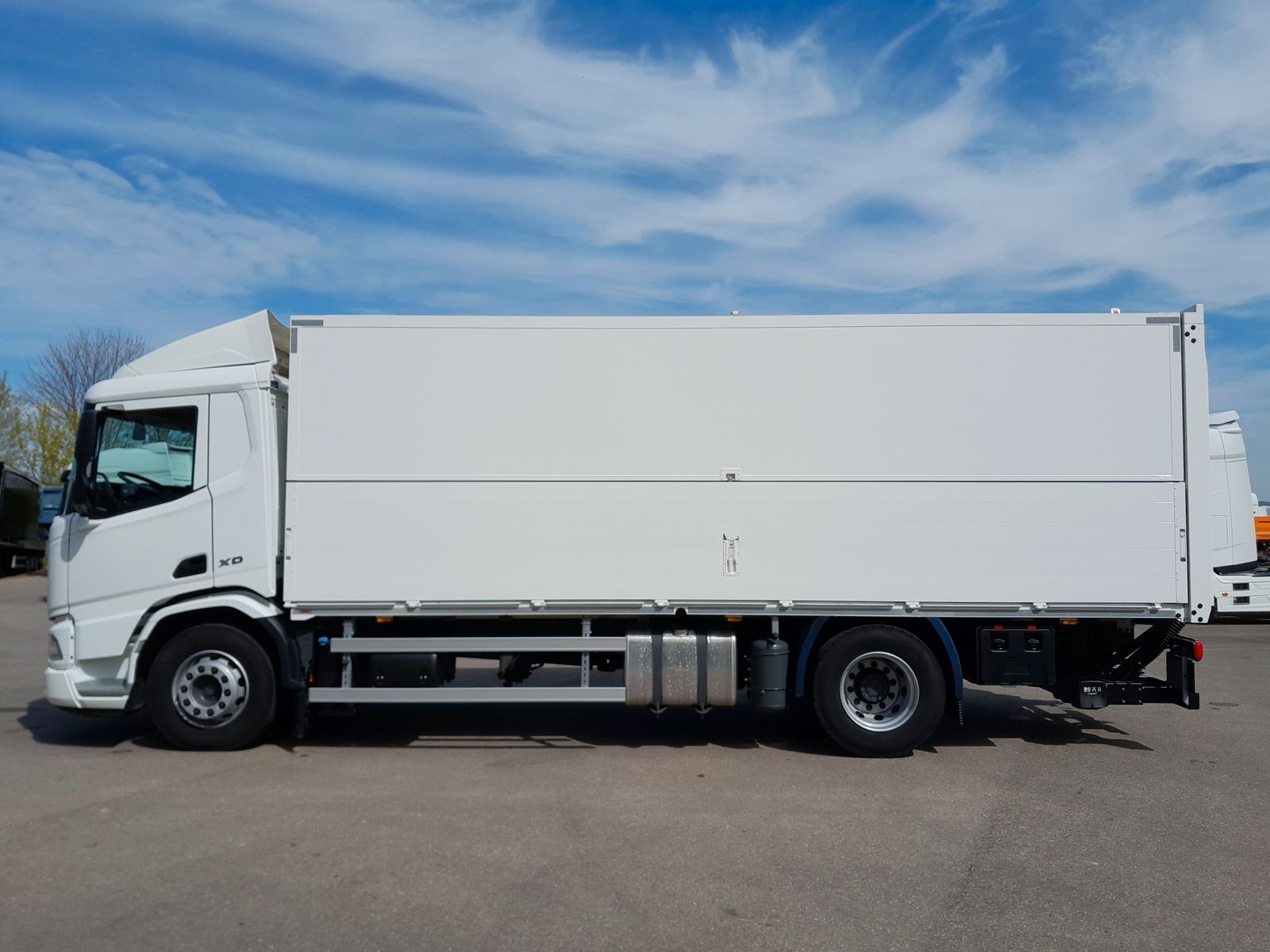Fahrzeugabbildung DAF FA XD 370 zikun Swing-Board-Aufbau