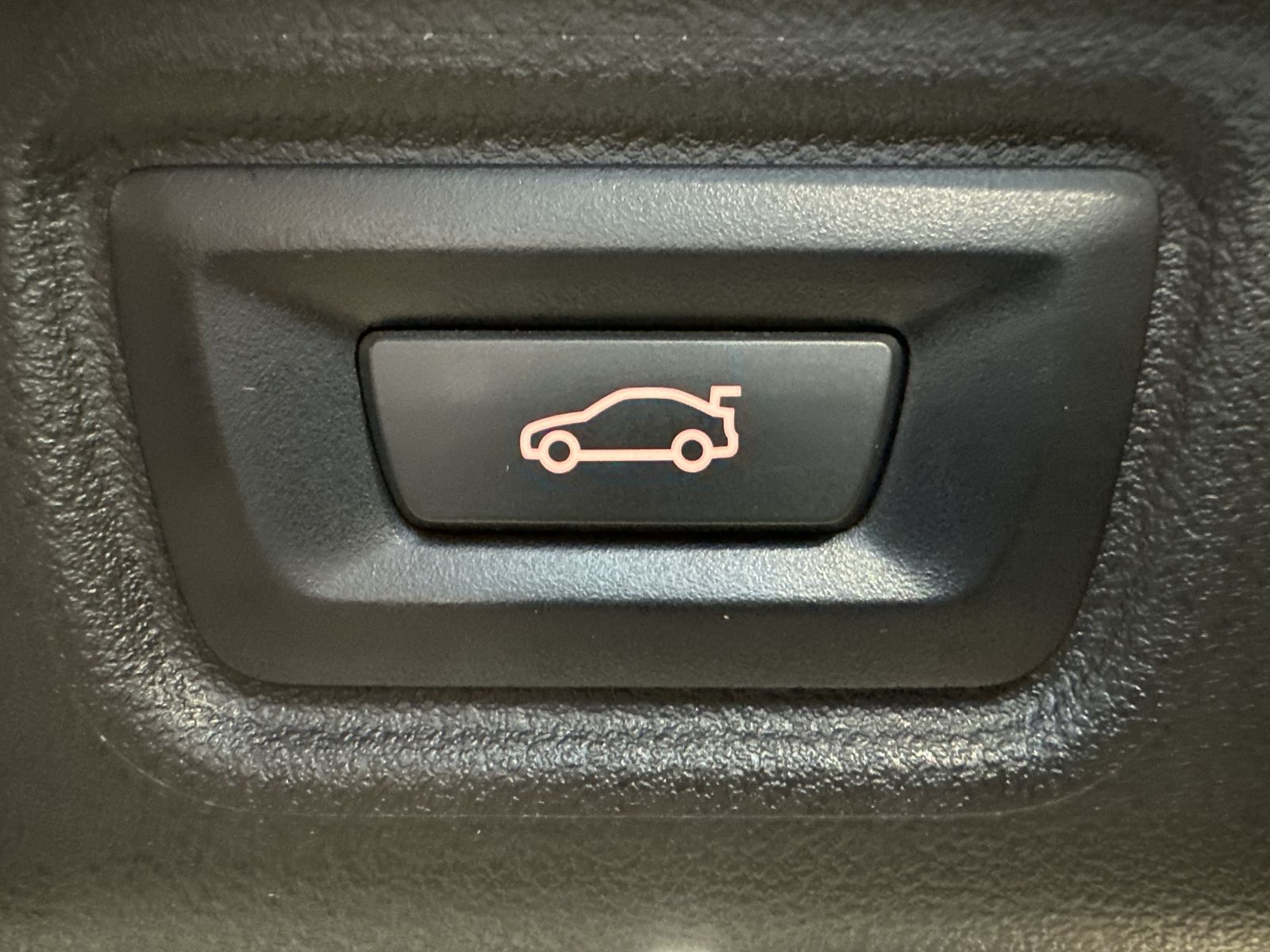 Fahrzeugabbildung BMW 320d Touring M-Sport NAV+LED+KAMERA+19ZO+HIFI+VC