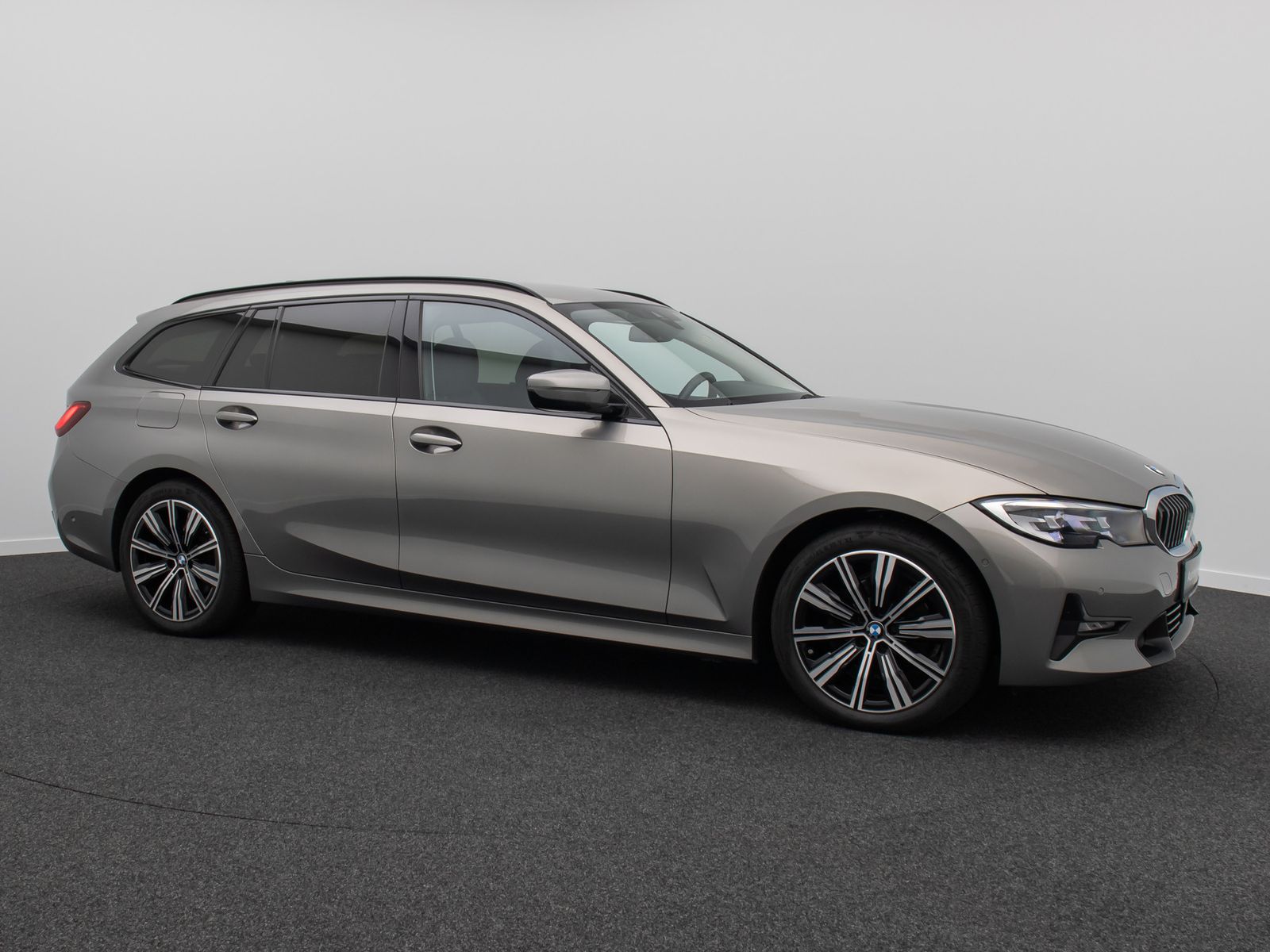 Fahrzeugabbildung BMW 320d xD Sport Line H/K DAB AHK Kamera 18Zoll