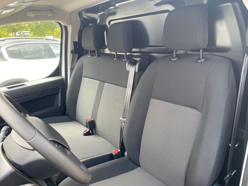 Fahrzeugabbildung Citroën Jumpy 1.5 BlueHDi 120 M *3 Sitze*Navi*Kamera*