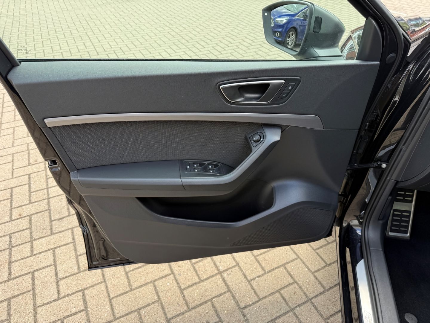 Fahrzeugabbildung SEAT Ateca 1,5 TSI FR LED AHK Navi RFK GJR TWA VZE Te