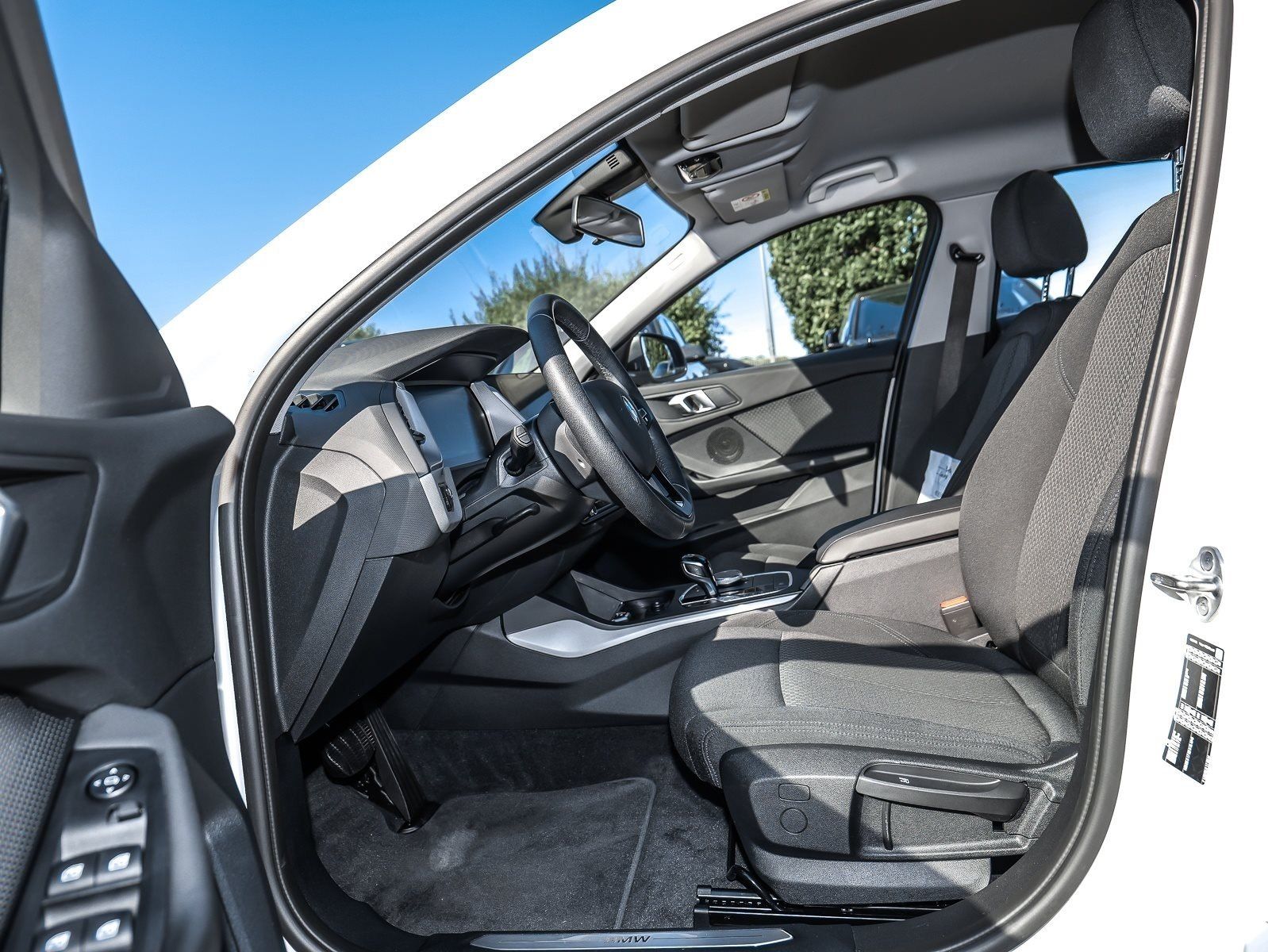 BMW 118i NAVI LED PDC V H DAB Tempomat Sitzheiz foto 5