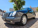 Mercedes-Benz E 320 4MATIC ELEGANCE - Mercedes-Benz E 320: Limousine