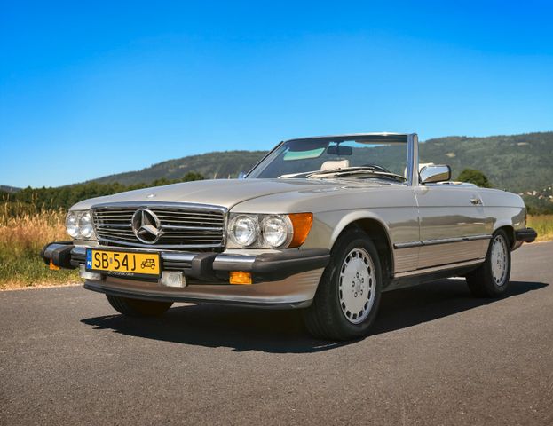 Mercedes-Benz 560 SL, low mileage, new paint