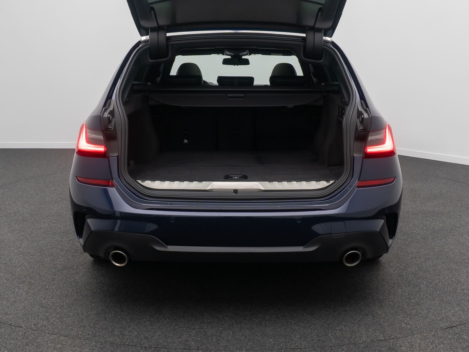 Fahrzeugabbildung BMW 330e xD M Sport 360&deg; HUD Panorama Individual 19"