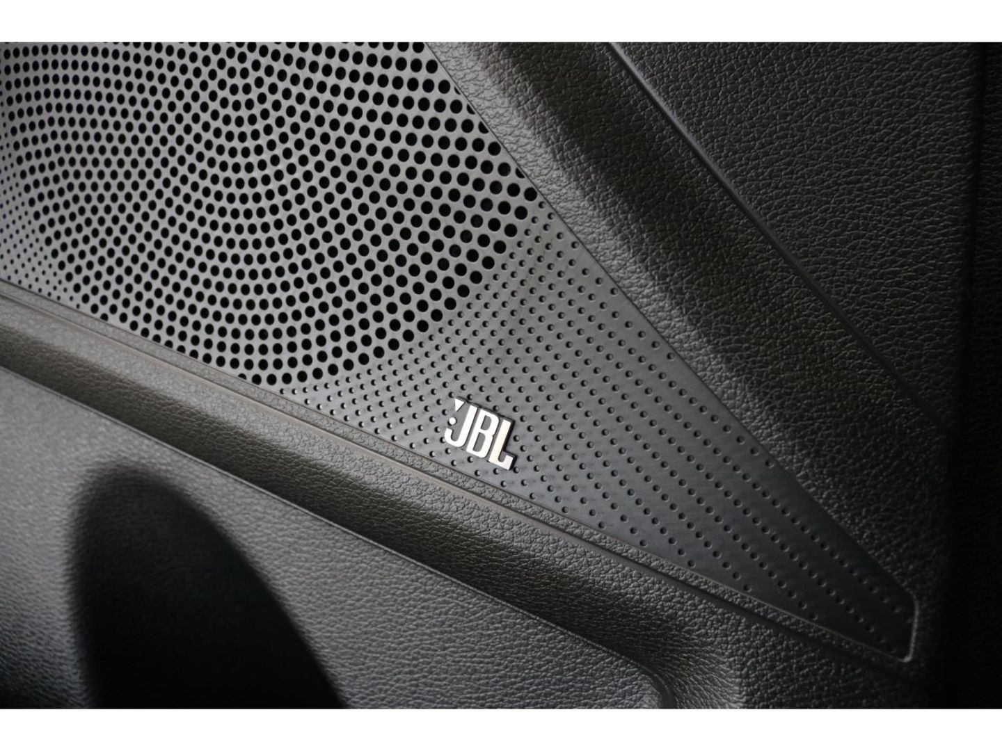 Fahrzeugabbildung Kia Ceed_sw Spirit 1.5 Alu JBL Sound Navi ACC LED