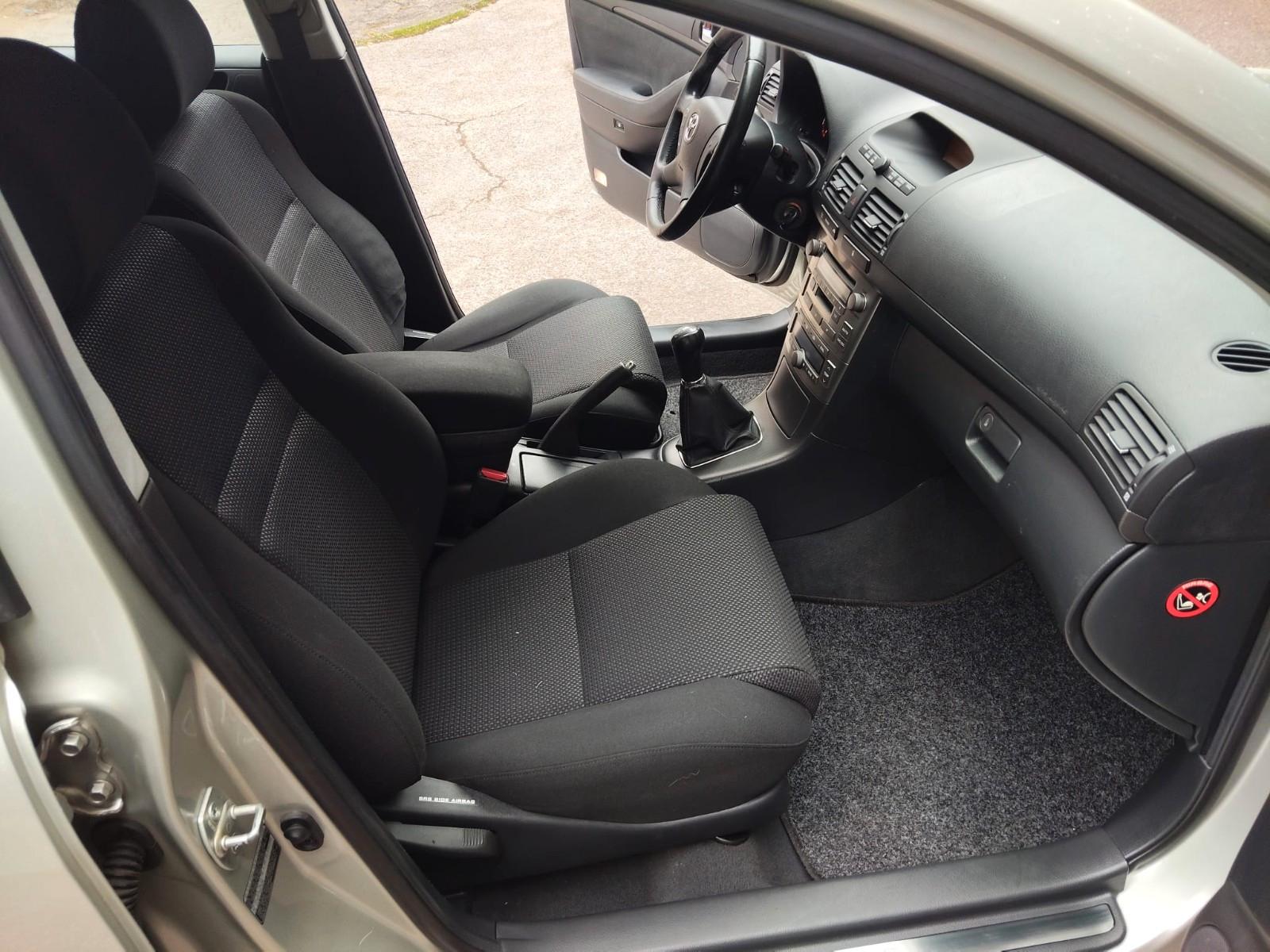 Toyota Avensis 2004 — photo 16