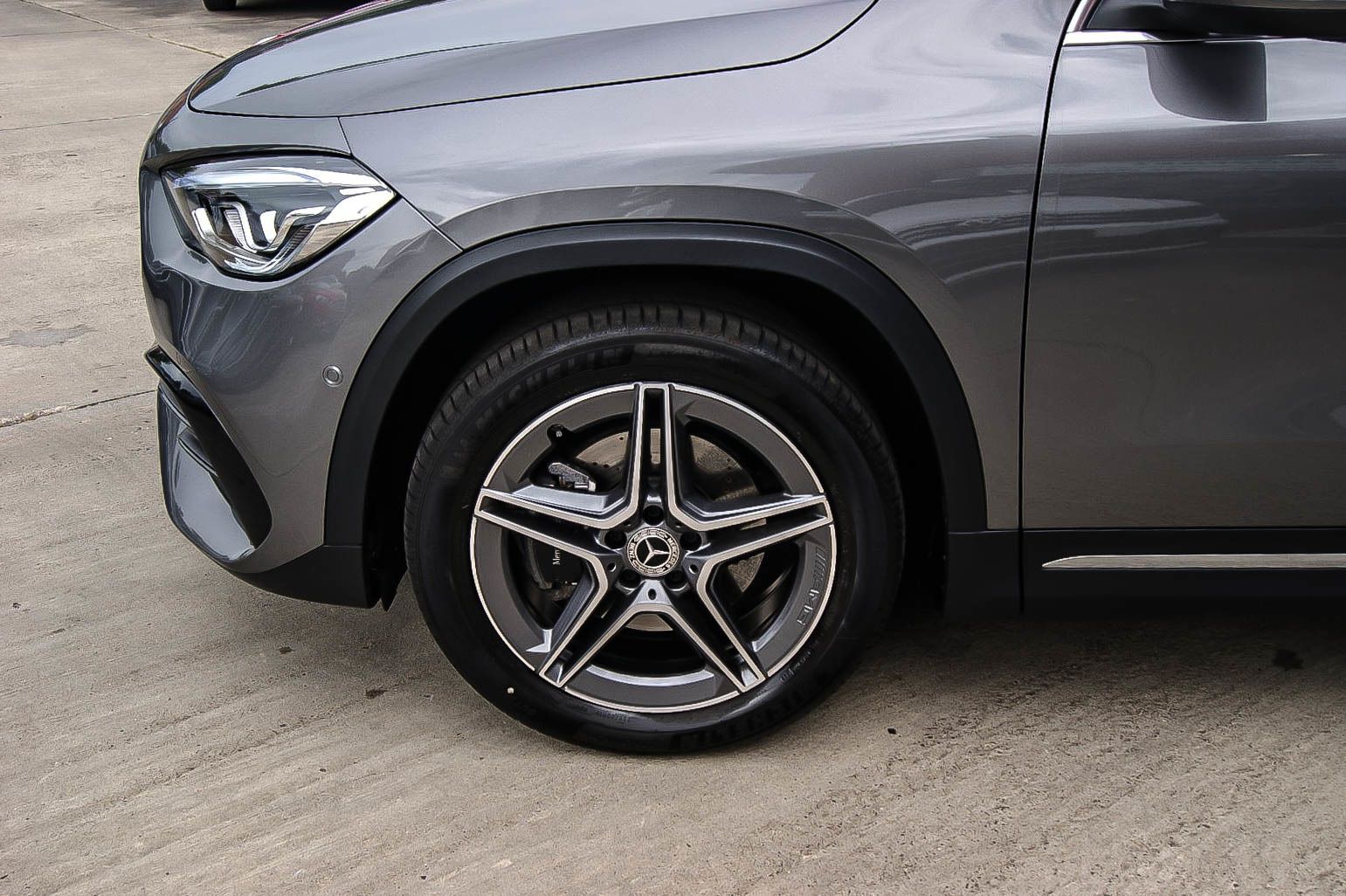 Fahrzeugabbildung Mercedes-Benz GLA 250 e AMG MBUX PANORAMA LEDER ANHZV