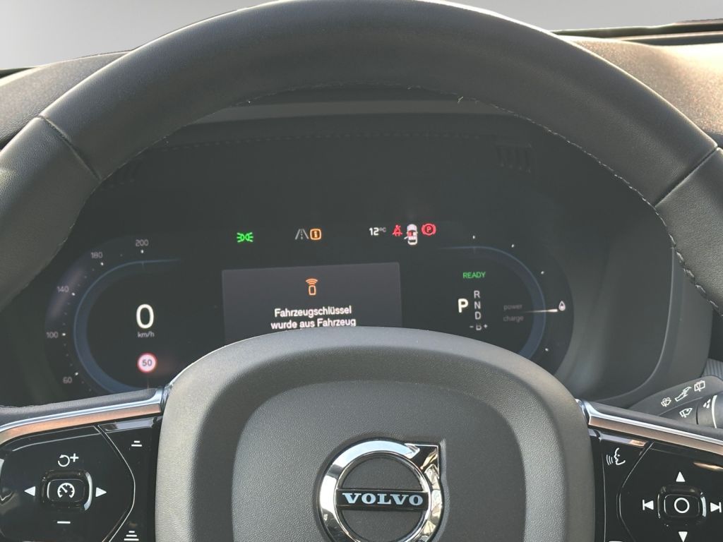 VOLVO XC60 T8 AWD Recharge Plus Dark 360° AHK semi ele VOLVO XC60 T8 AWD Recharge Plus Dark 360° AHK semi ele