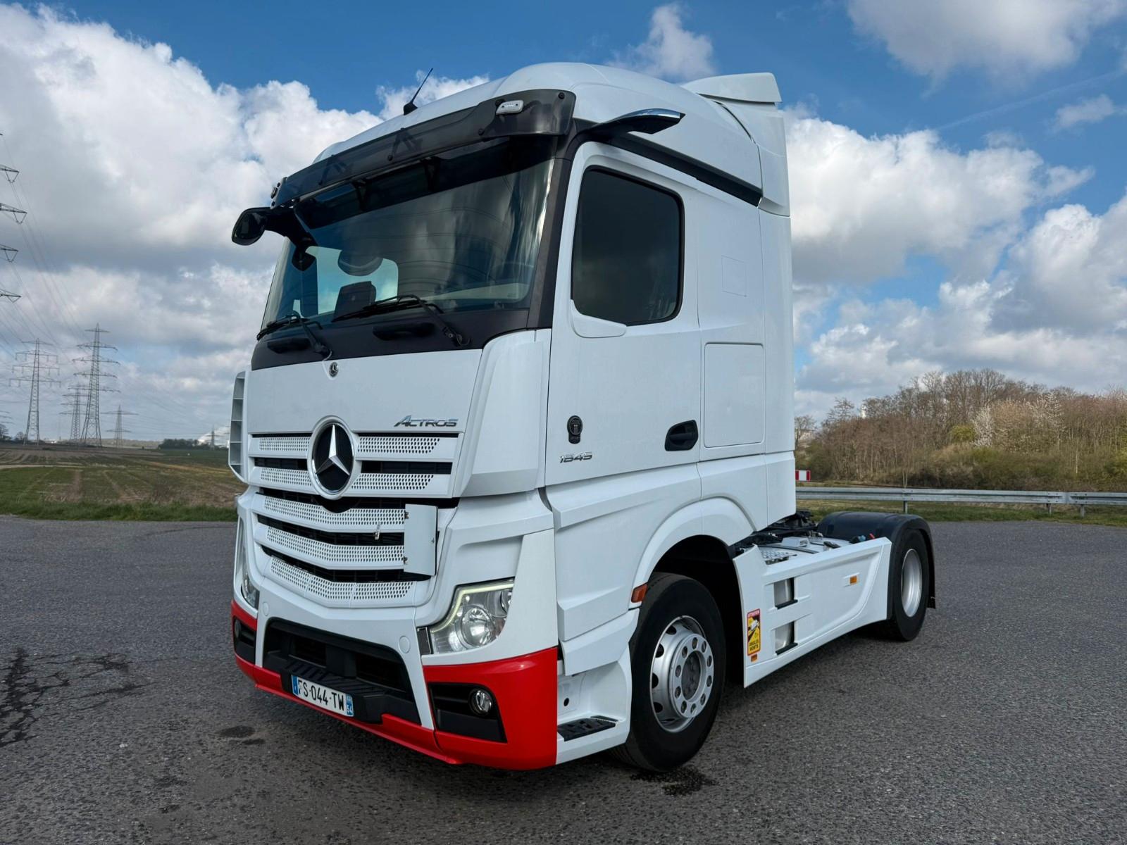 Mercedes-Benz 1845 MP5 Solostar