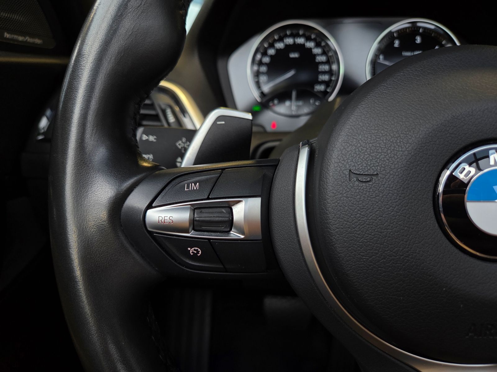 Fahrzeugabbildung BMW 220d Cabrio Sport Line H/K LED NAV SHZ PDC 17"