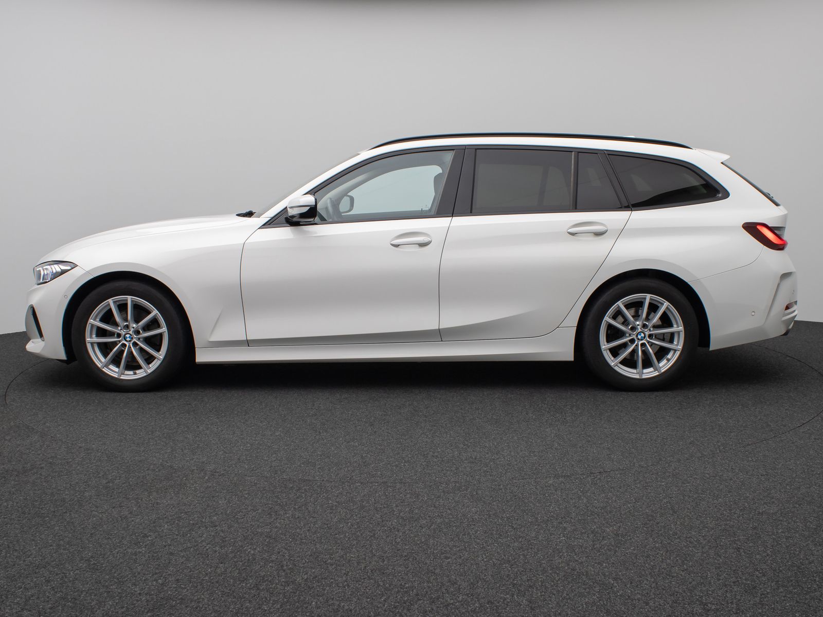 Fahrzeugabbildung BMW 320d Kamera HUD DAB AHK Alarm Sport Leder Ad.LED