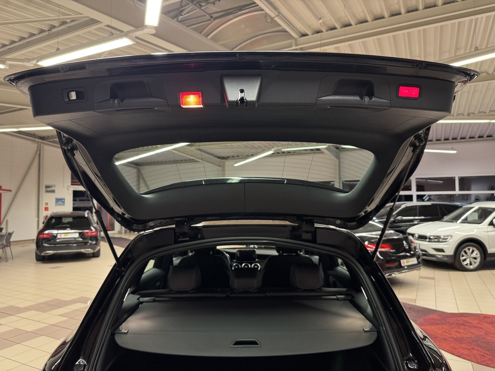 Fahrzeugabbildung Mercedes-Benz GLC 250 4Matic /LED/Navi/CAM/Spur/Ahk