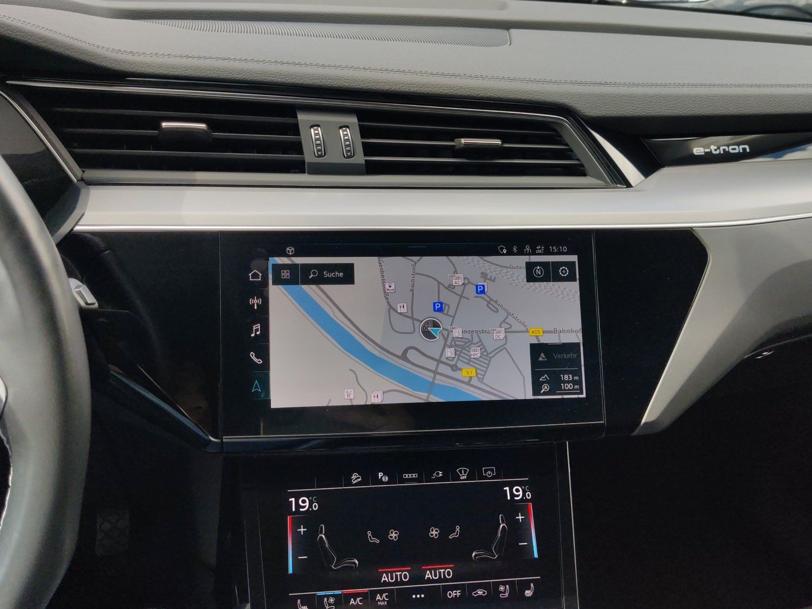 Fahrzeugabbildung Audi Q8 e-tron 55 quattro advanced 360,AHK,HUD,LED