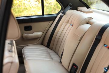 صورة مصغرة 24 لـ 1988 BMW M5