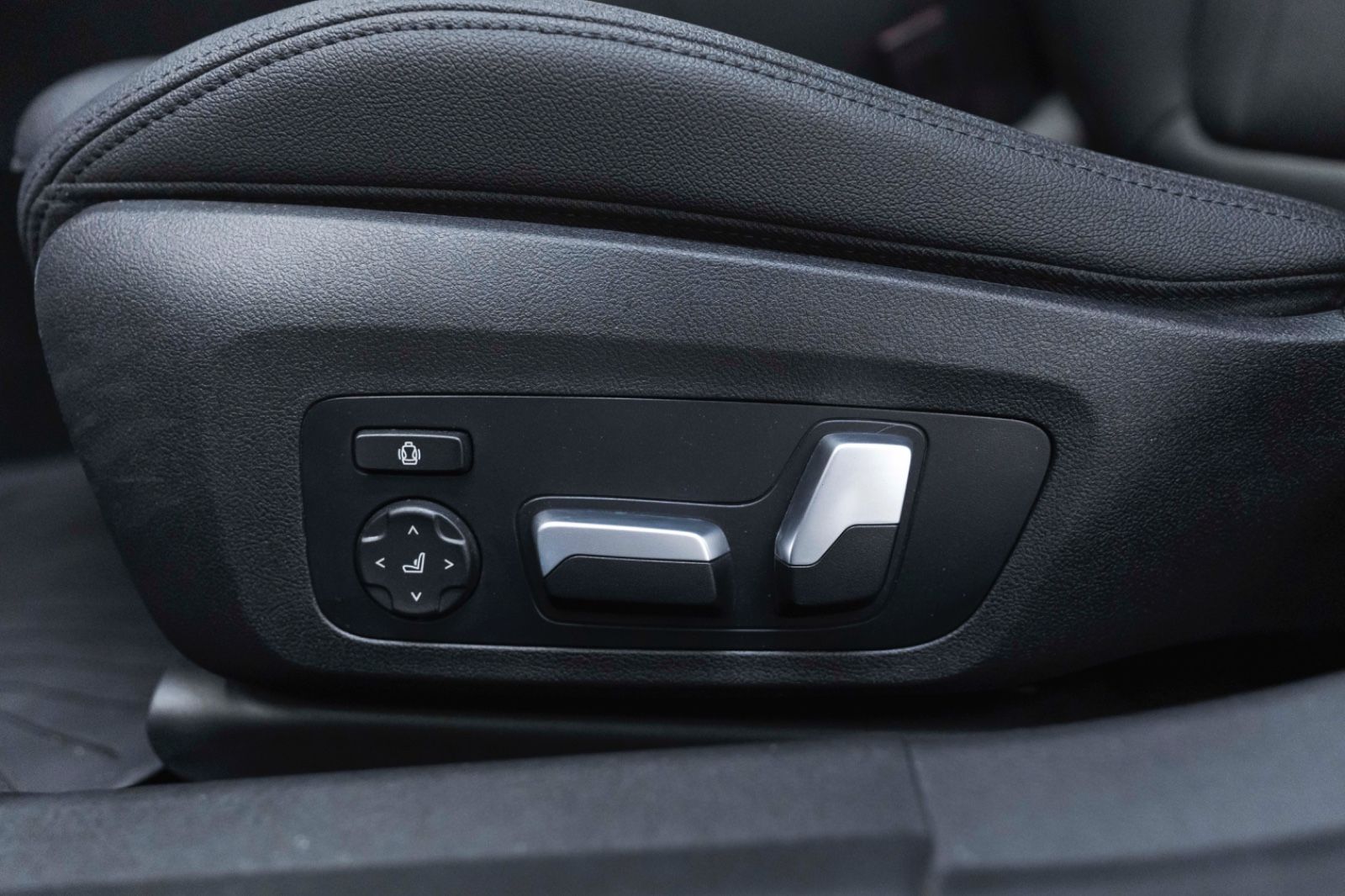 Fahrzeugabbildung BMW M340ix H&K HUD CARBON LED KAM ALCANTARA