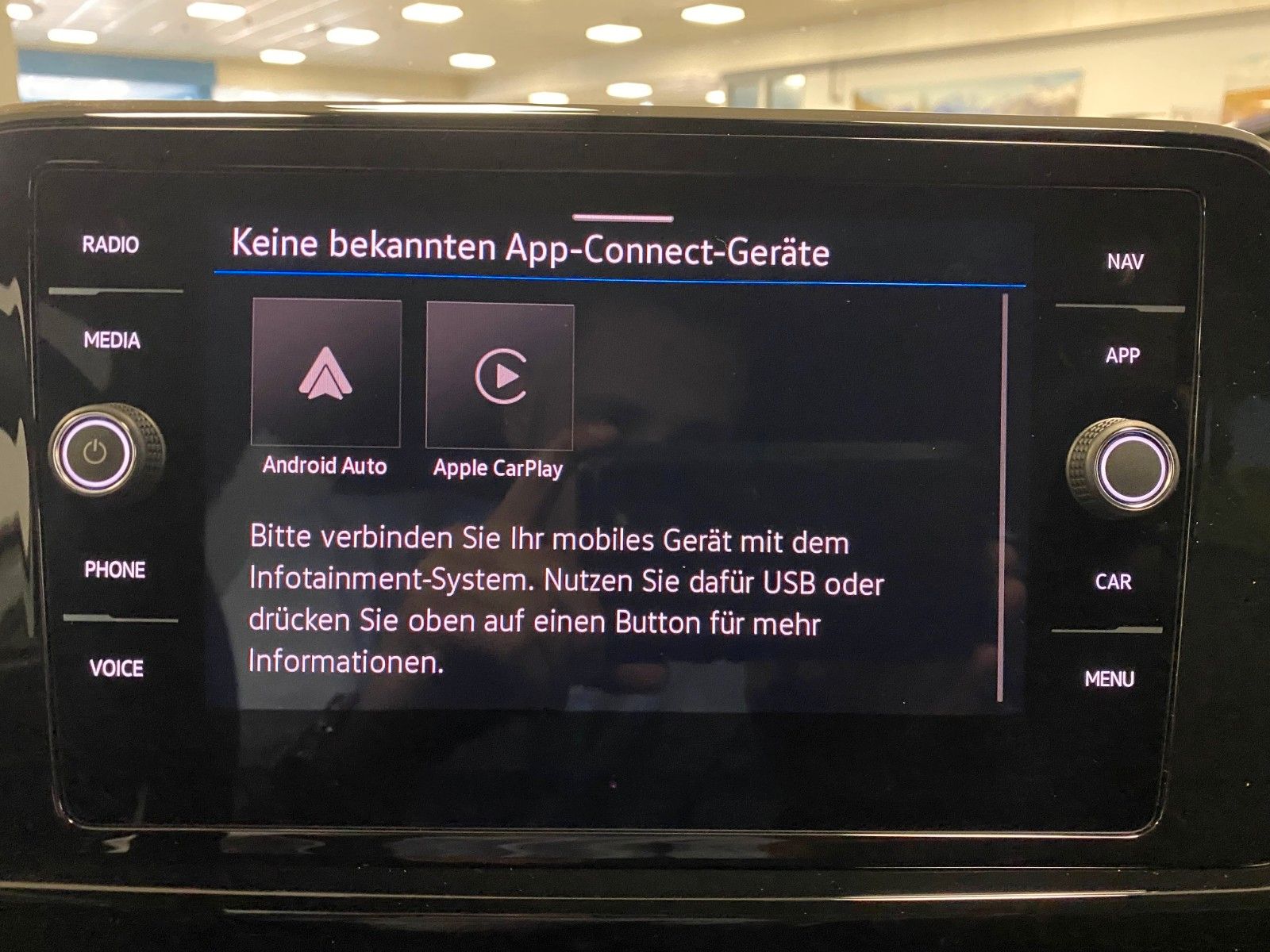 Fahrzeugabbildung Volkswagen T-Roc 1.5 TSI DSG+BLACKSTYLE+PANO+19"+ACC+MATRI+