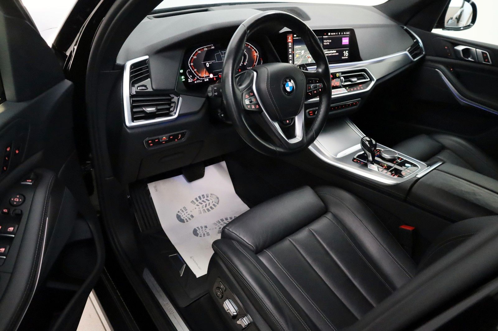 Fahrzeugabbildung BMW X5 xDrive 30d Leder,Navi,LED,PanDach,HeadUp,360°