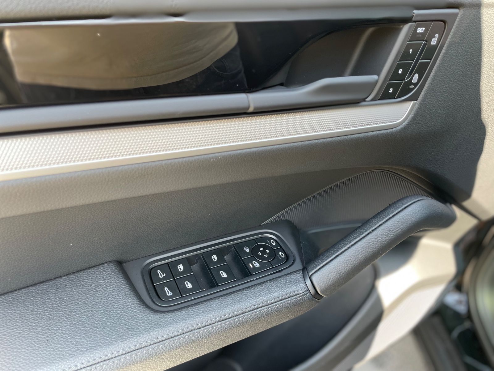 Fahrzeugabbildung Porsche Cayenne V6 Coupé |SportDesign|HUD|ACC|3.Display|
