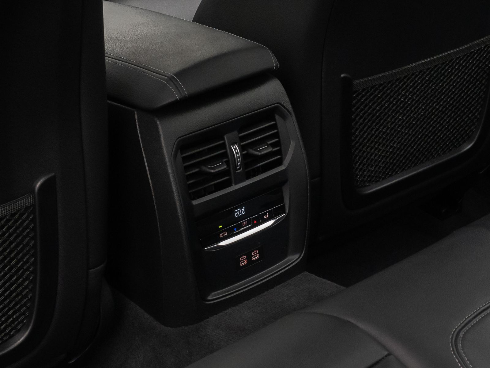 Fahrzeugabbildung BMW 330i xD Komfort DAB HiFi Leder M Sport 19Zoll