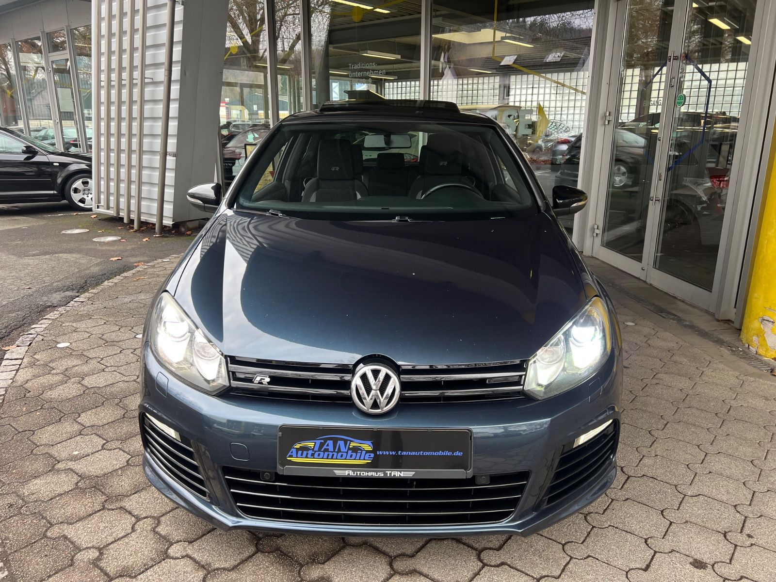Fahrzeugabbildung Volkswagen Golf VI R 4Motion *SCHIEBEDACH*KEYLESS*XENON*