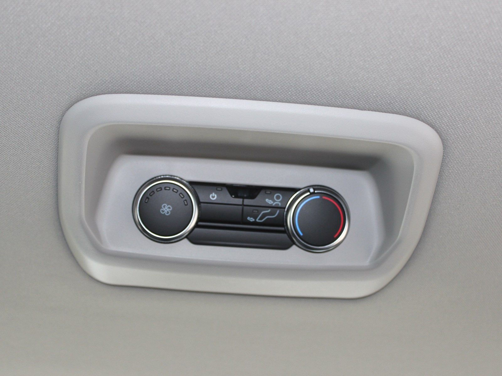 Fahrzeugabbildung Ford Tourneo Custom Plug-in Hybrid 340 L1 Titanium