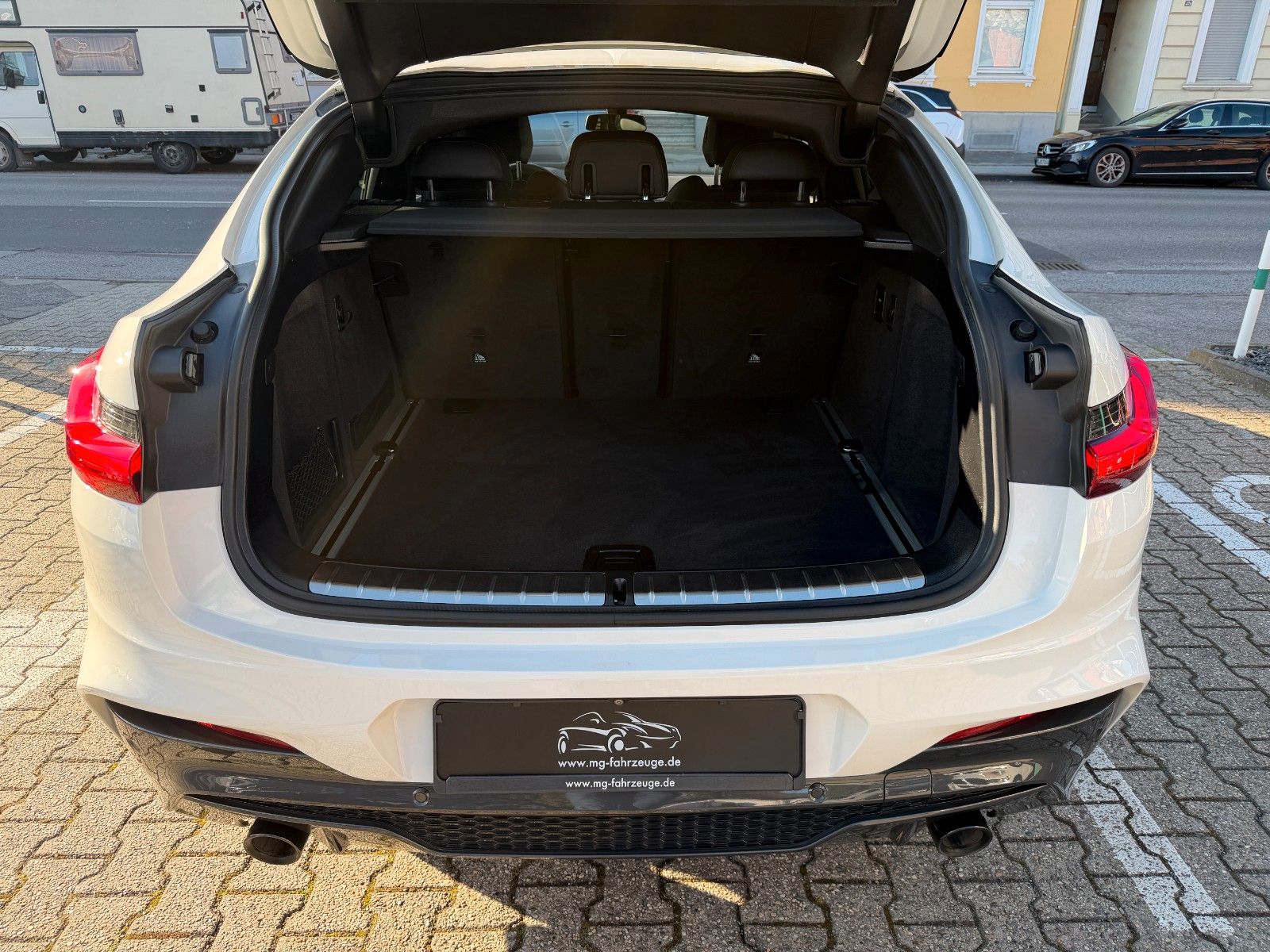 Fahrzeugabbildung BMW X4 xDrive 30 d M SPORT AHK NAVI LEDER 20 ZL. HUD