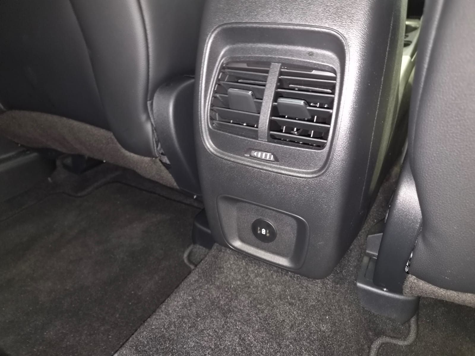 Fahrzeugabbildung Ford Kuga Titanium X / AUTOMATIK / GARANTIE / LED