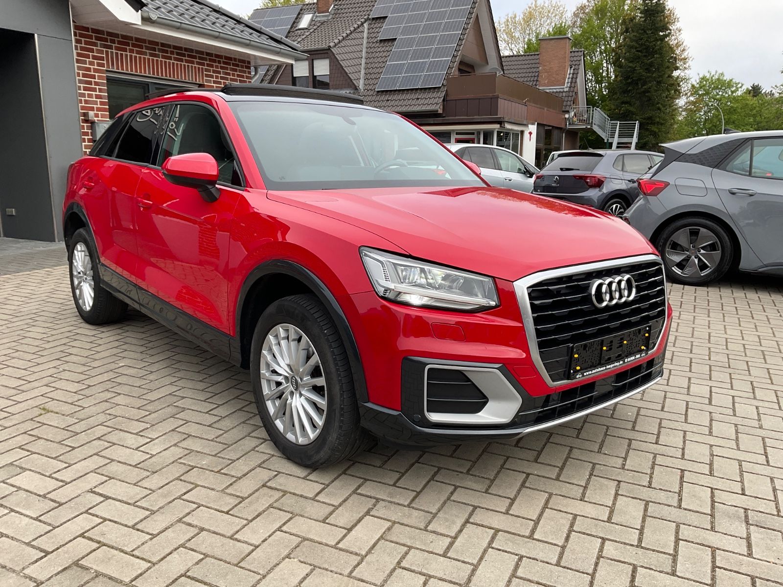 Fahrzeugabbildung Audi Q2 35 TFSI S tronic,Panorama,Kamera,Xenon,Navi
