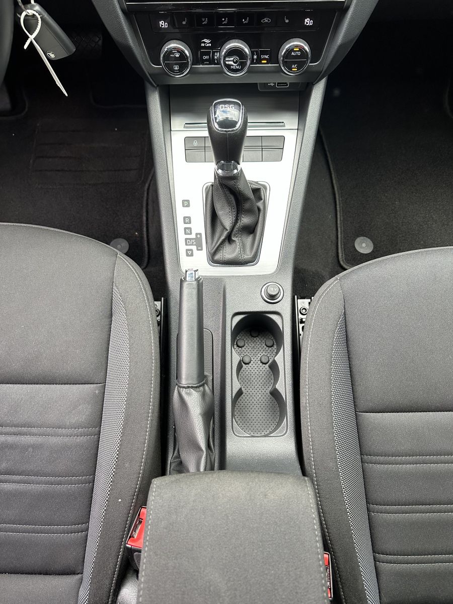 Fahrzeugabbildung SKODA Octavia Combi 2.0 TDI DSG Tour NAV+LED+ACC+DAB
