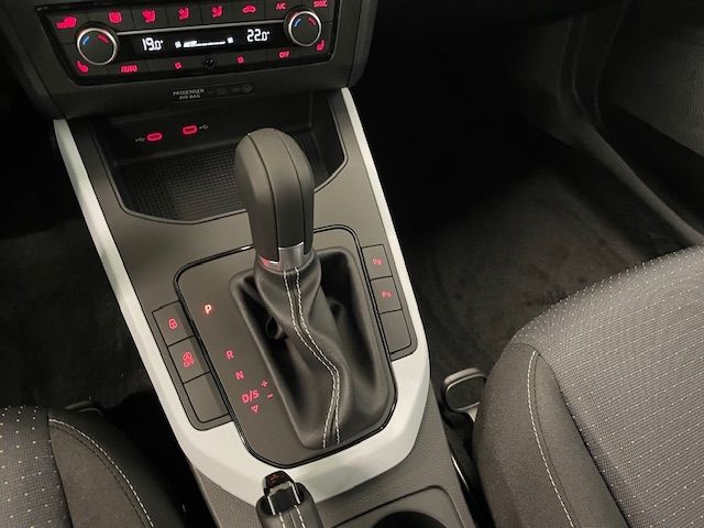 Fahrzeugabbildung SEAT Arona Style Navi Digitales Cockpit LED Apple Car