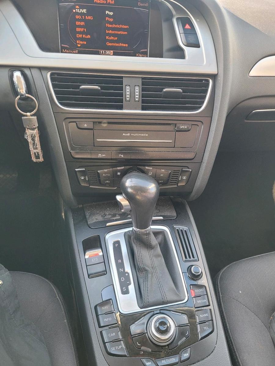 Audi A4 2010 — photo 9