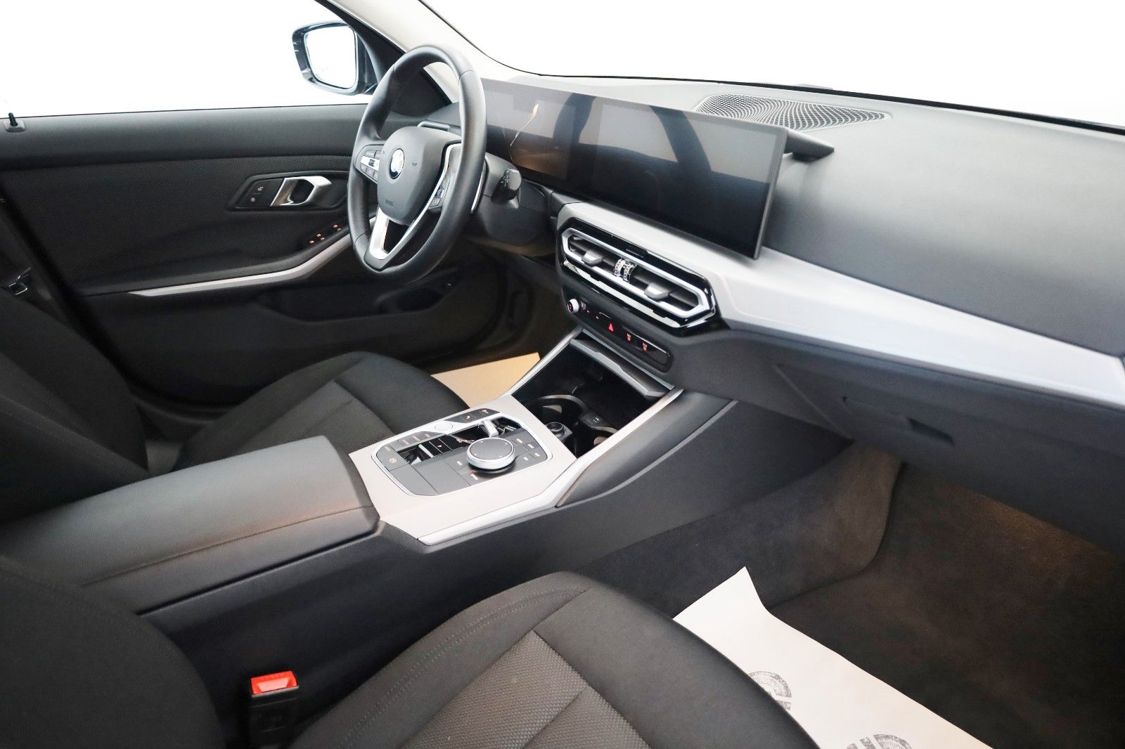Fahrzeugabbildung BMW 320dA xDrive Touring Navi,LED,SH,PDC,Widescreen