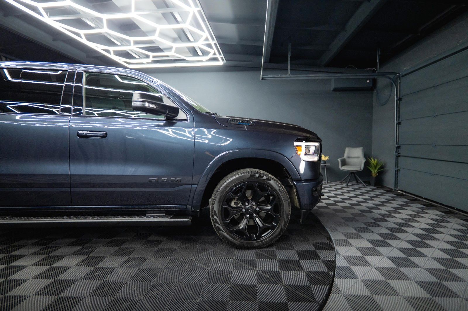 Fahrzeugabbildung Dodge RAM 5.7 V8 HEMI 4x4 NIGHT-Paket LARAMIE 22 Zoll
