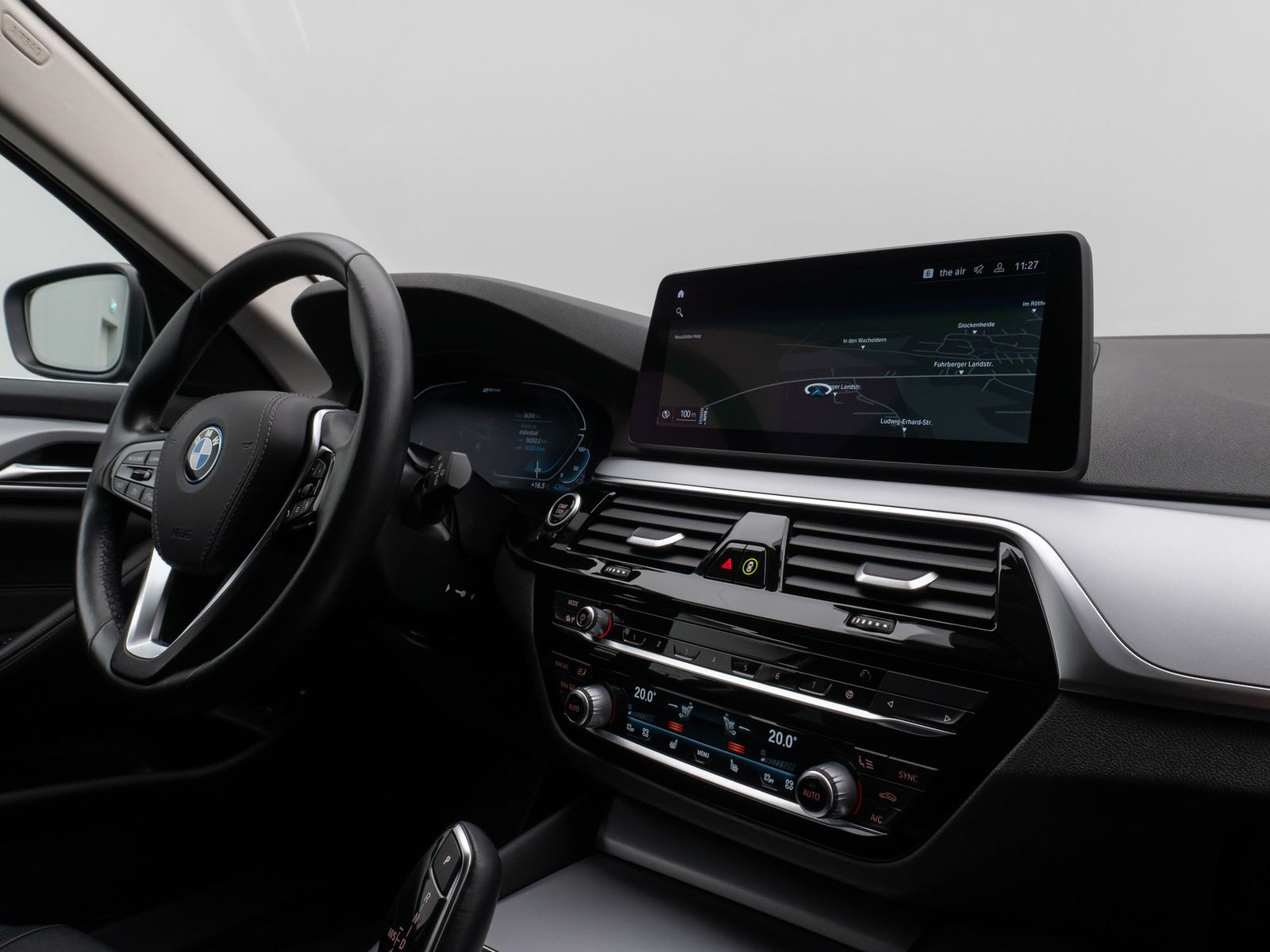 Fahrzeugabbildung BMW 530e Kamera DAB CockPitPro Sitzhzg Alarm LED