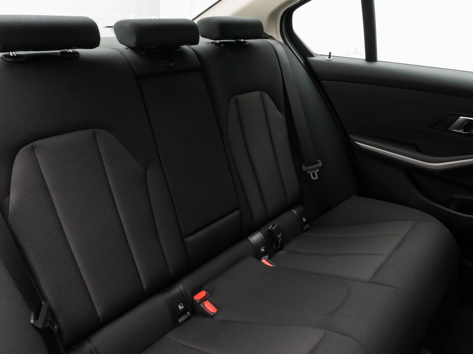 Fahrzeugabbildung BMW 318i HUD DAB CockPitPro PDC Geschwindigkeitsreg