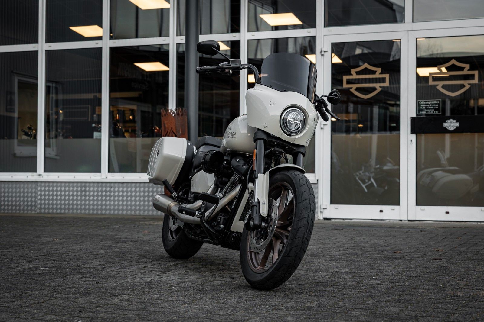 Fahrzeugabbildung Harley-Davidson FXLRS LOW RIDER S 117 CUI - JEKILL&HYDE -