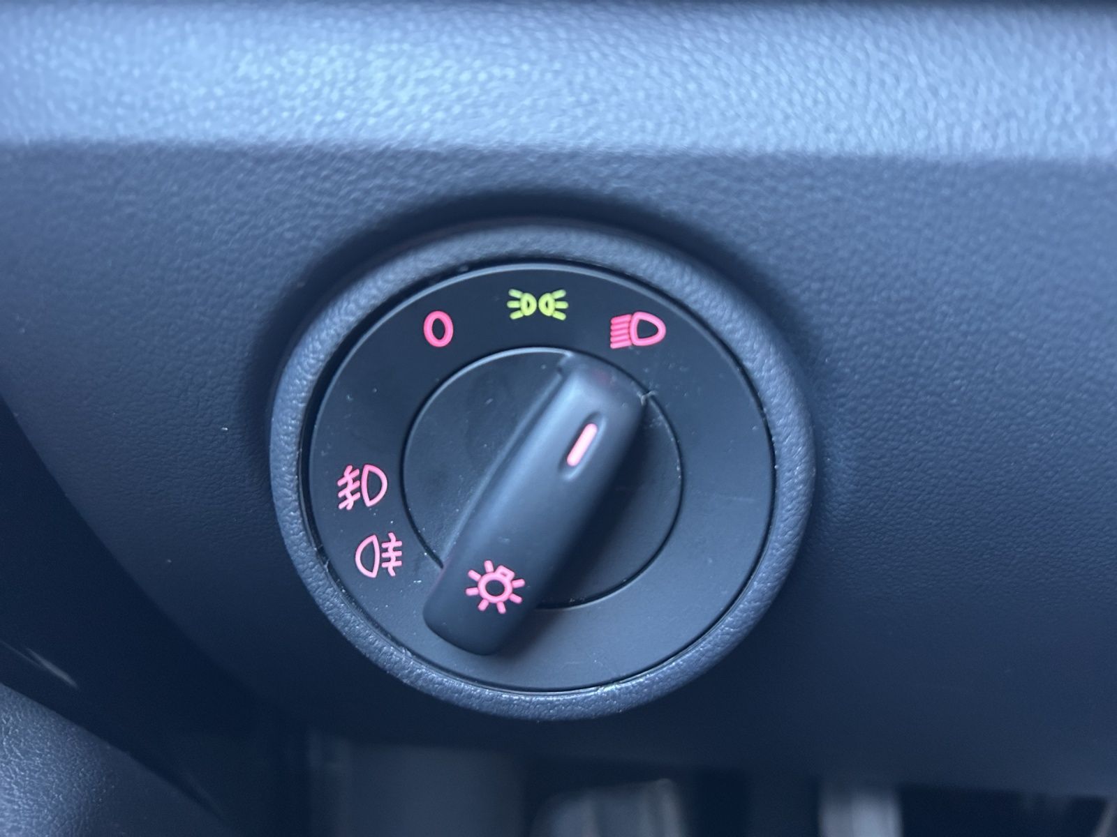 Fahrzeugabbildung Volkswagen up! Klima SHZ GRA RFK maps+more