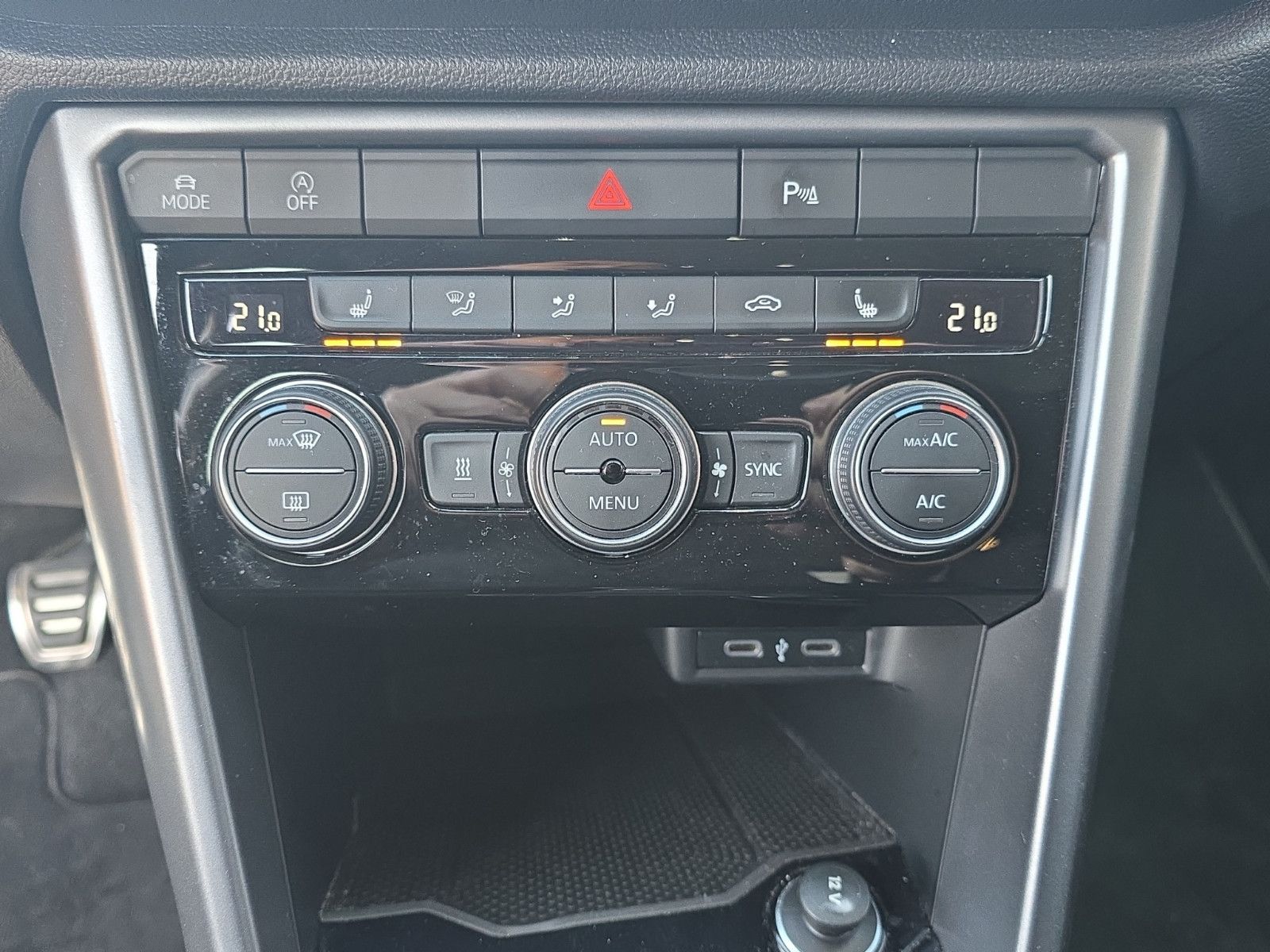 Fahrzeugabbildung Volkswagen T-Roc Active+NAVI+TEMPOMAT+KAMERA+PDC