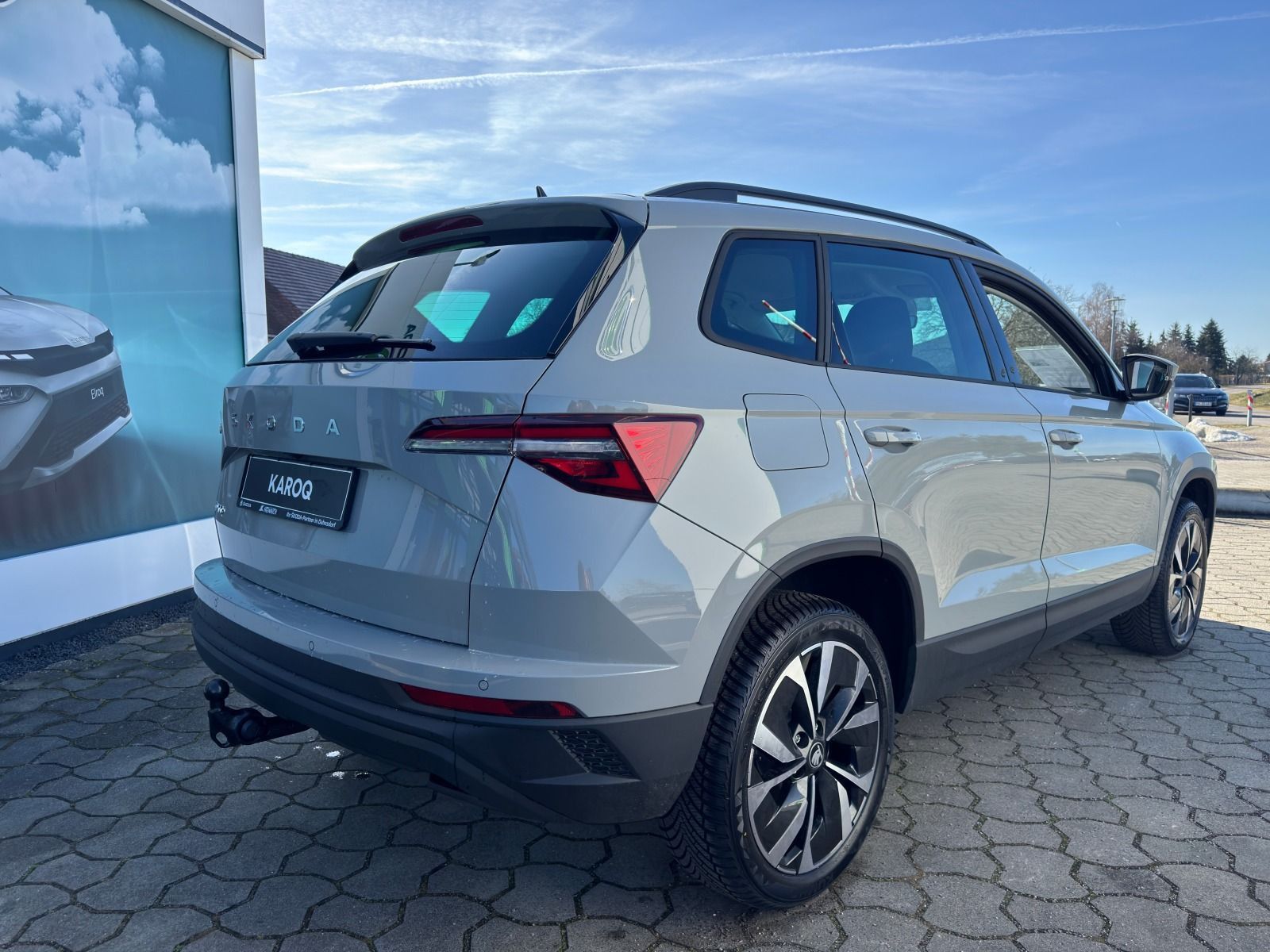 Fahrzeugabbildung SKODA Karoq 1.5 TSI DSG*AHK*RFK*behFro*eHeck*Allwetter