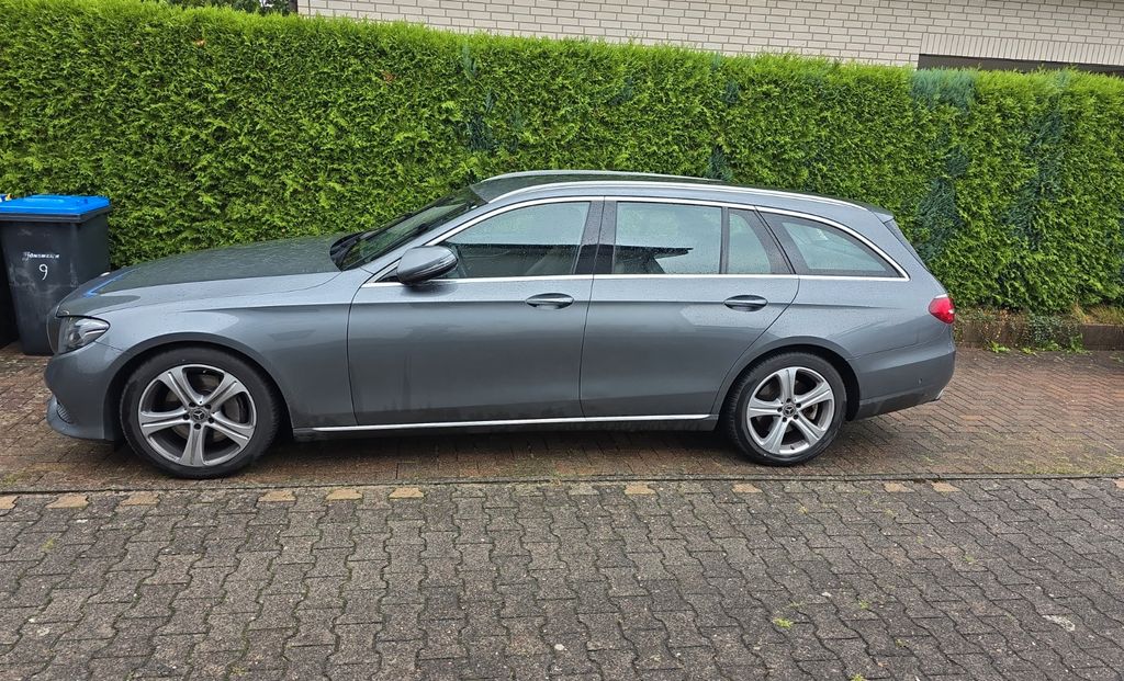 Image of Mercedes-Benz E 350