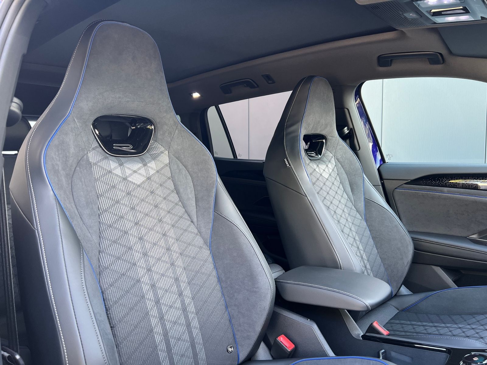 Fahrzeugabbildung Volkswagen Tayron R-Line 2.0 TDI DSG 4MOTION *Panorama, Bla